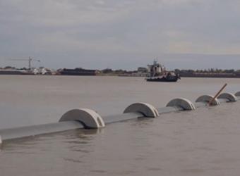 Los emisarios submarinos son tuberías que conectan la salida de la planta de tratamiento de aguas residuales con el mar. 