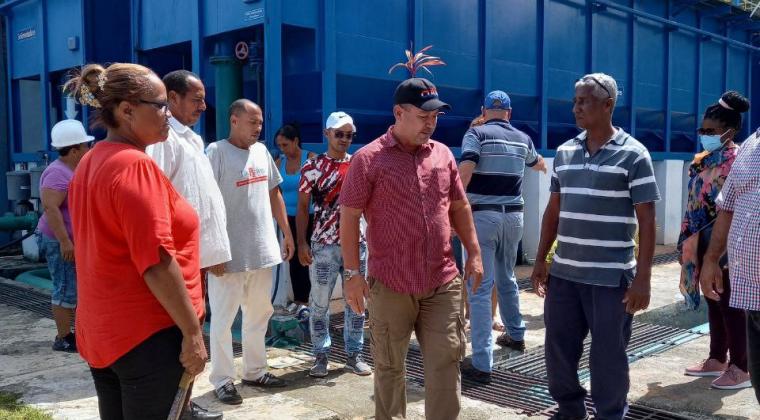Visitan autoridades del INRH y OSDE instalaciones del sistema hidráulico en Guantánamo. g